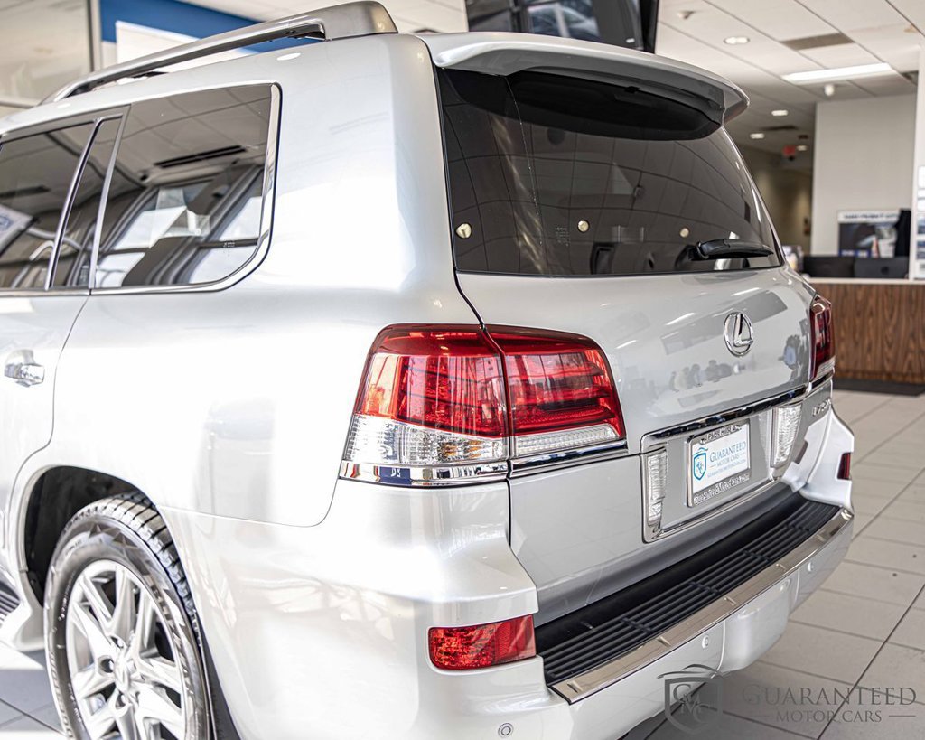 Used 2015 Lexus LX 570 4WD w/ Luxury Package image 12