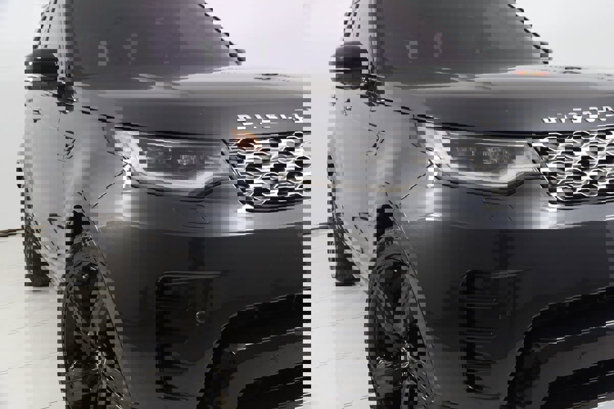 Used 2023 Land Rover Discovery Metropolitan Edition image 20