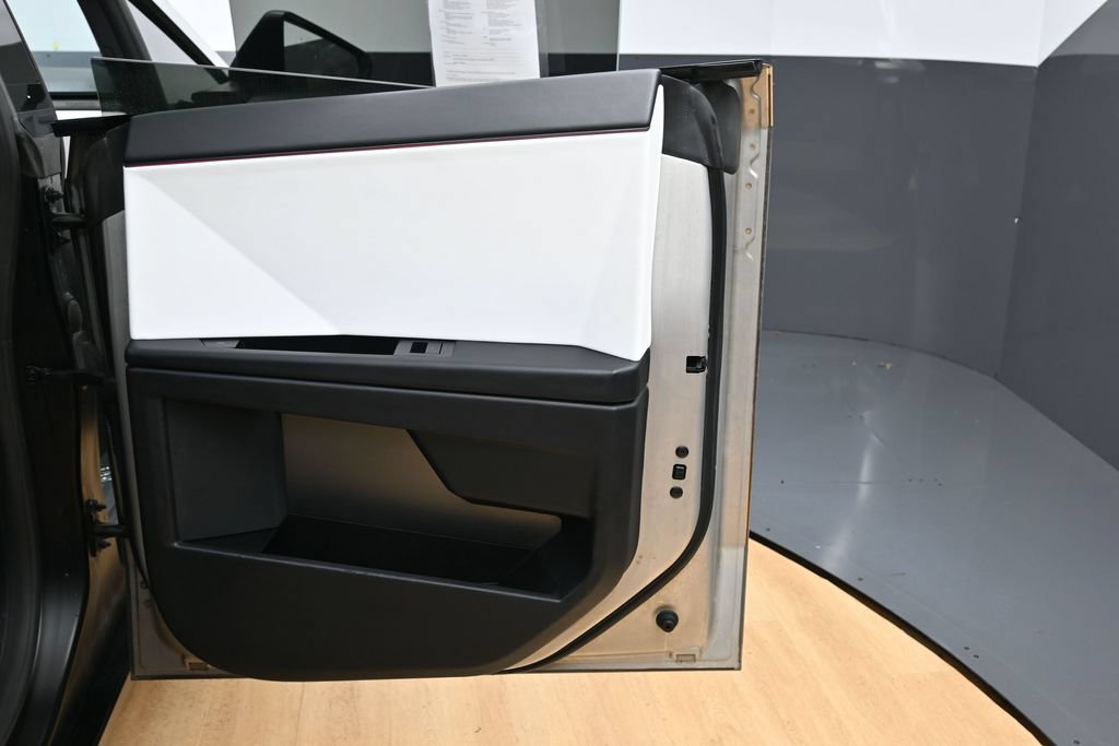 Used 2024 Tesla Cybertruck AWD Crew Cab image 42