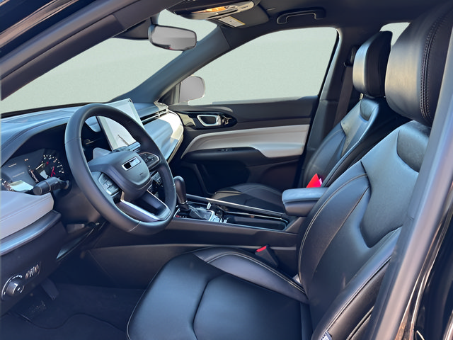 Used 2025 Jeep Compass Limited AWD/4WD image 4