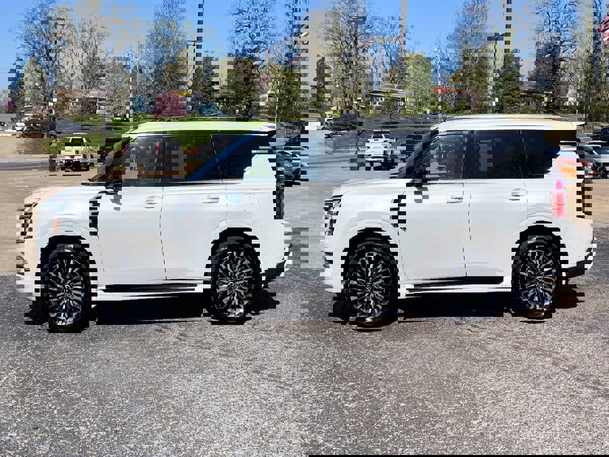 Used 2025 Nissan Armada Platinum Reserve image 3