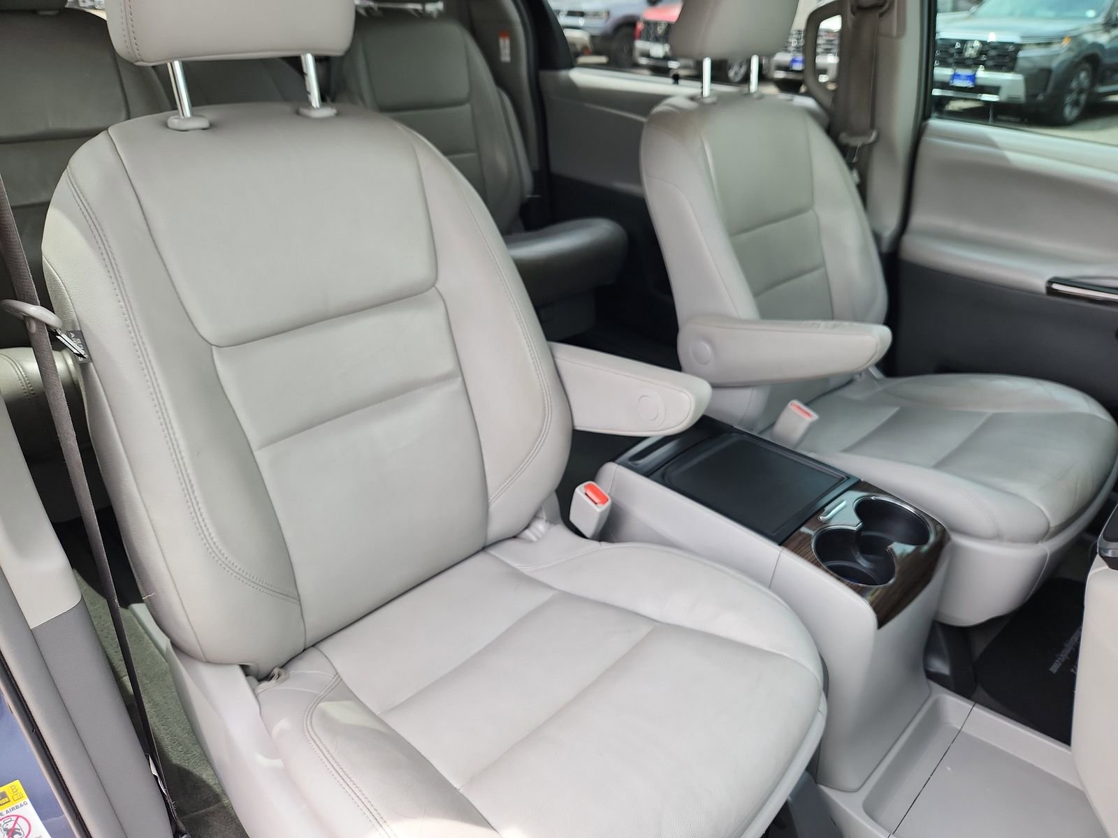 Used 2015 Toyota Sienna XLE FWD image 17