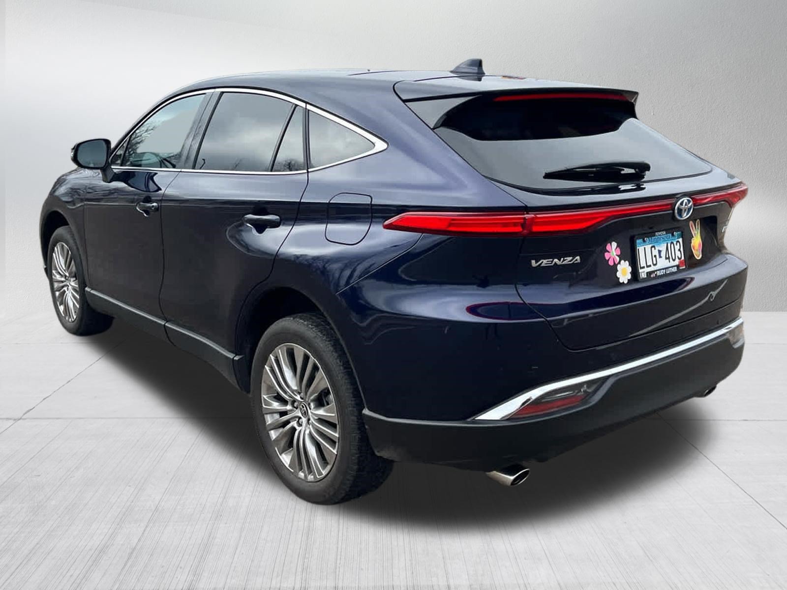 Used 2023 Toyota Venza Limited AWD/4WD image 4