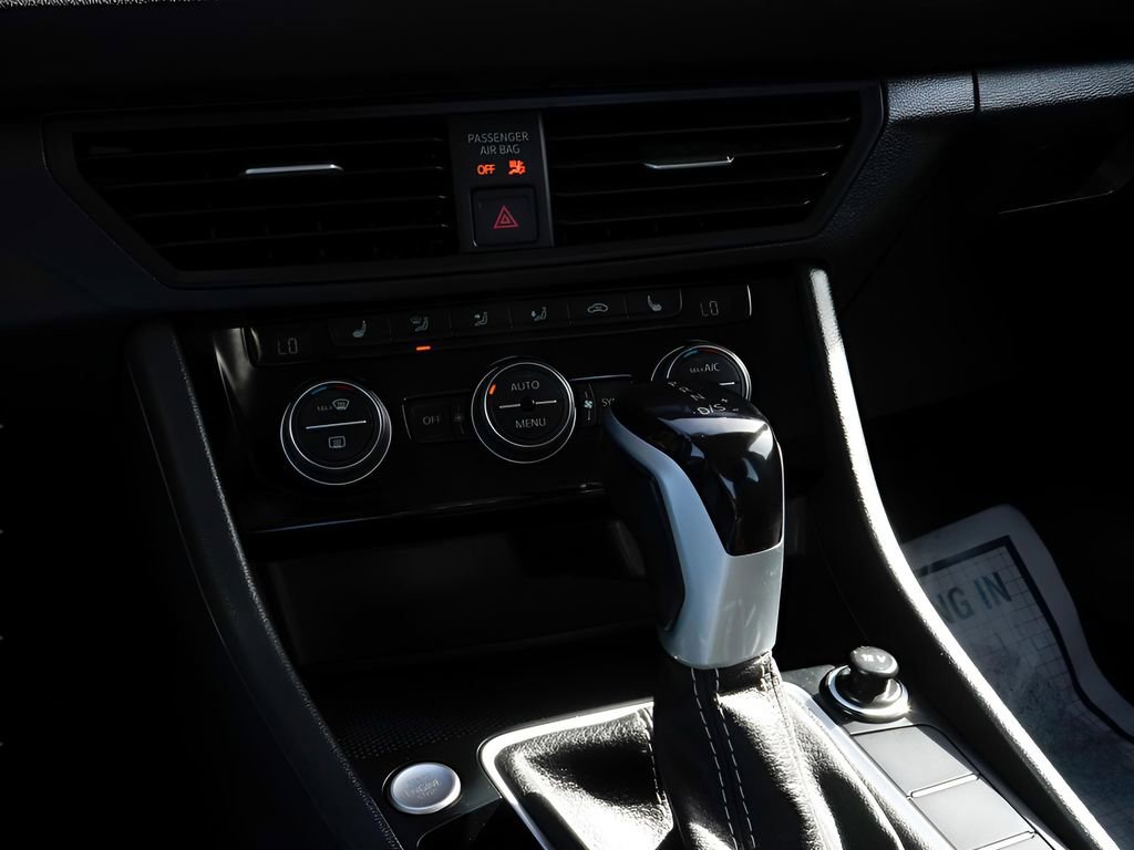 Used 2024 Volkswagen Jetta SE image 30