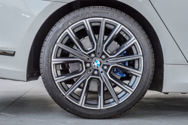 Used 2020 BMW 740i w/ M Sport Package image 15