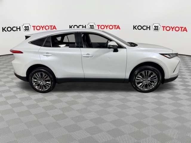 Certified 2024 Toyota Venza XLE AWD/4WD image 9