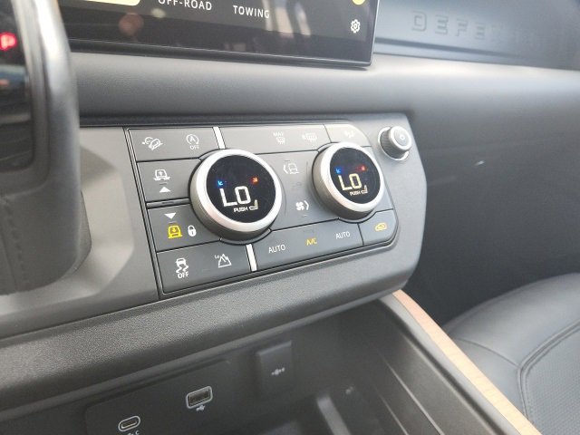 Used 2023 Land Rover Defender 110 X image 32