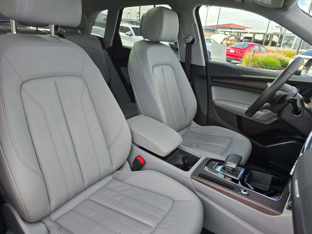 Used 2023 Audi Q5 2.0T Premium w/ Convenience Package image 11