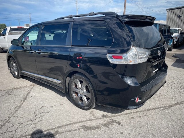Used 2017 Toyota Sienna SE FWD image 7