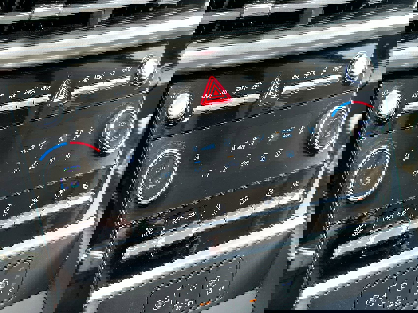 Used 2025 Hyundai Santa Fe SEL image 18