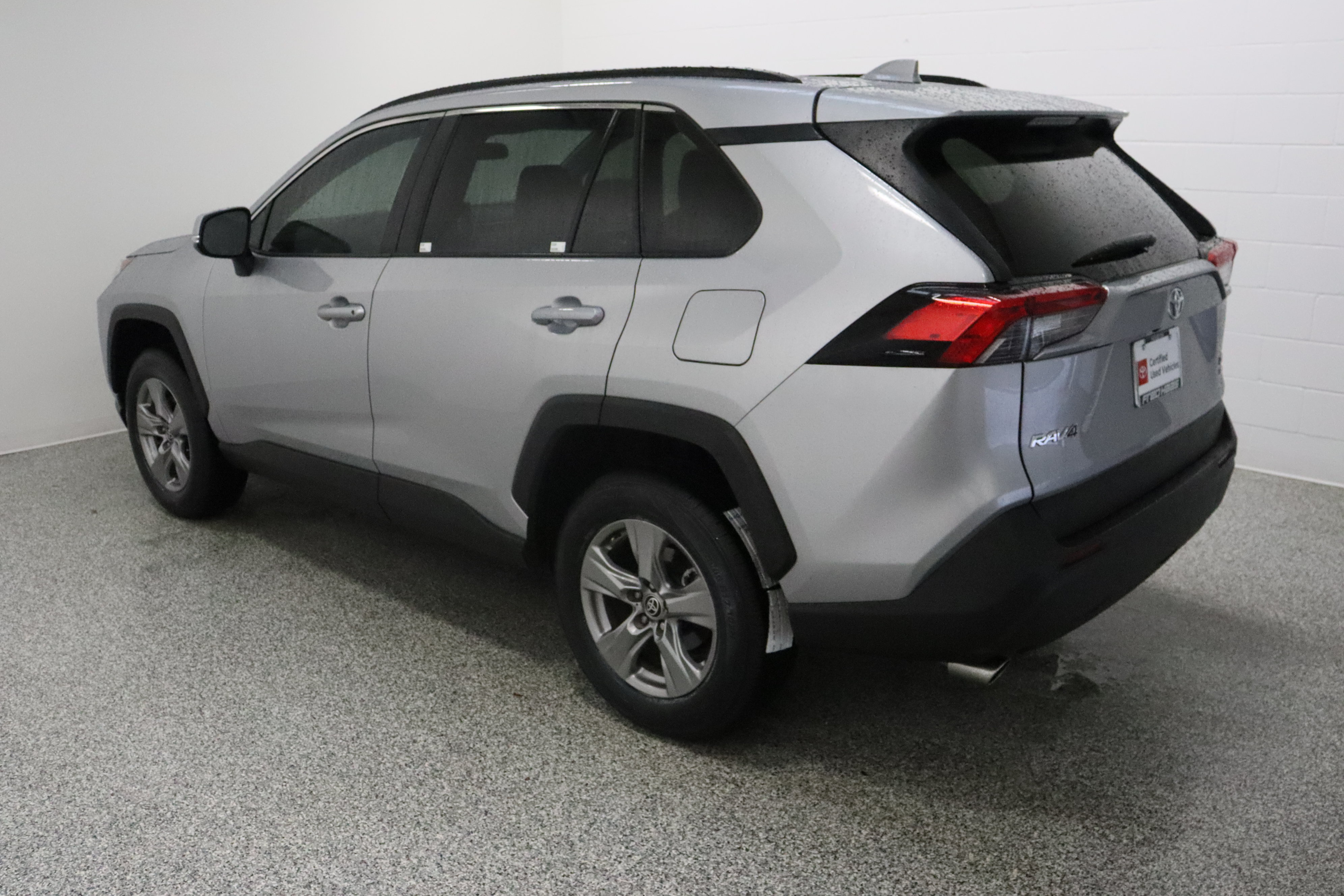 Used 2025 Toyota RAV4 XLE w/ Convenience Package AWD/4WD image 9
