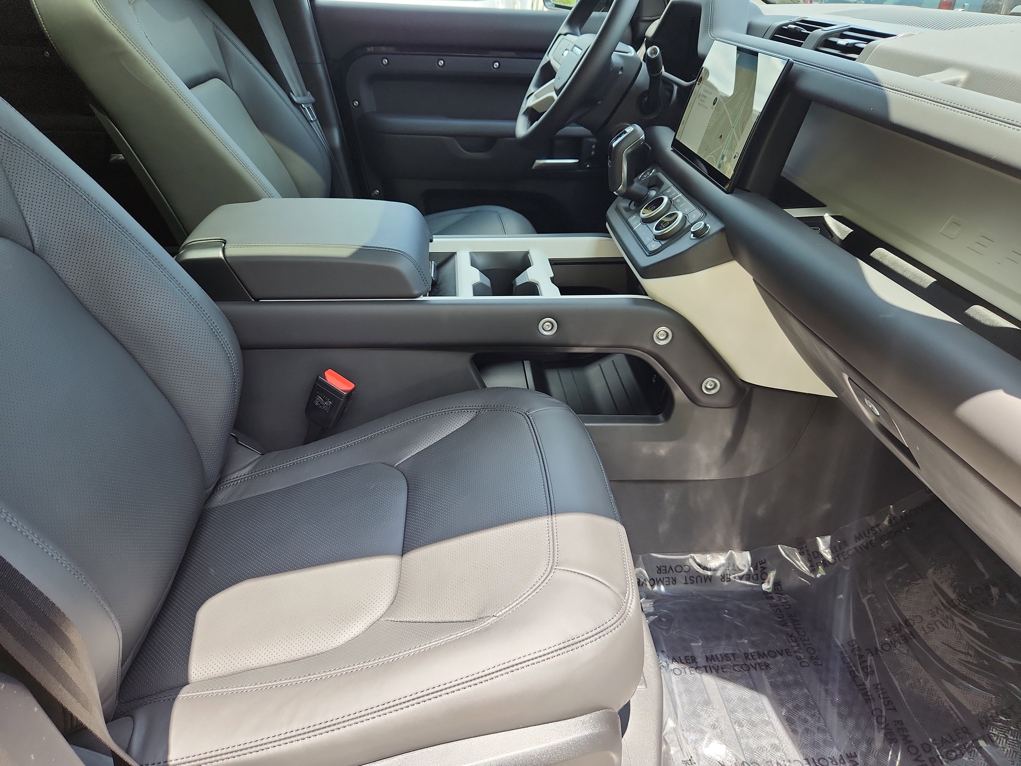 Used 2025 Land Rover Defender 130 S image 3