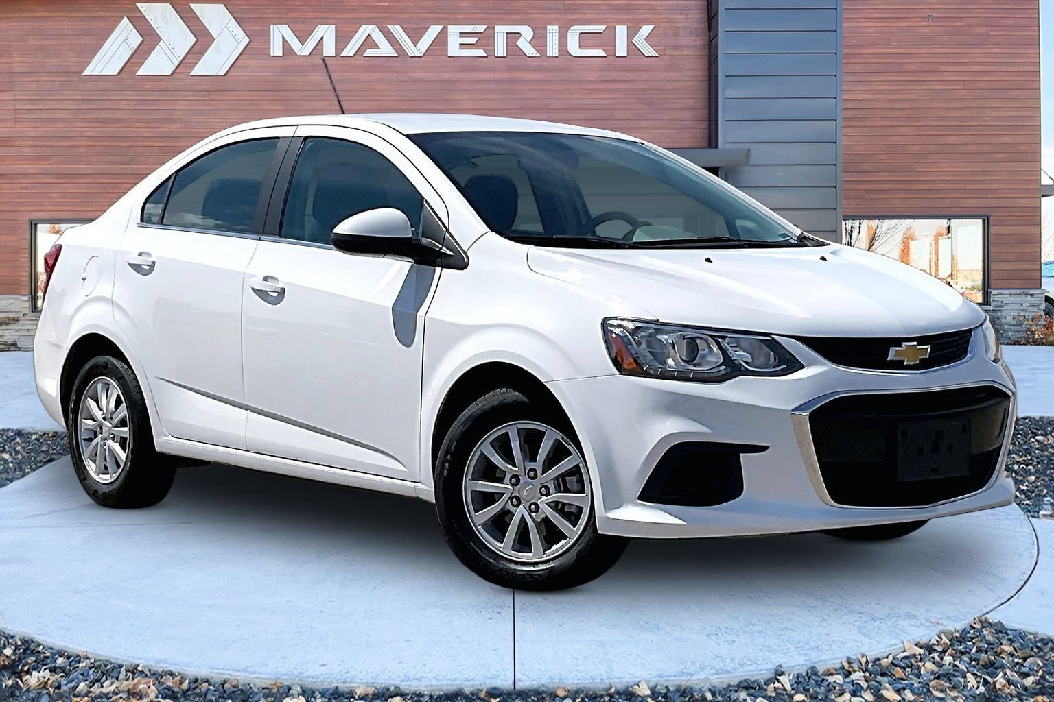 Used 2018 Chevrolet Sonic LT FWD image 1