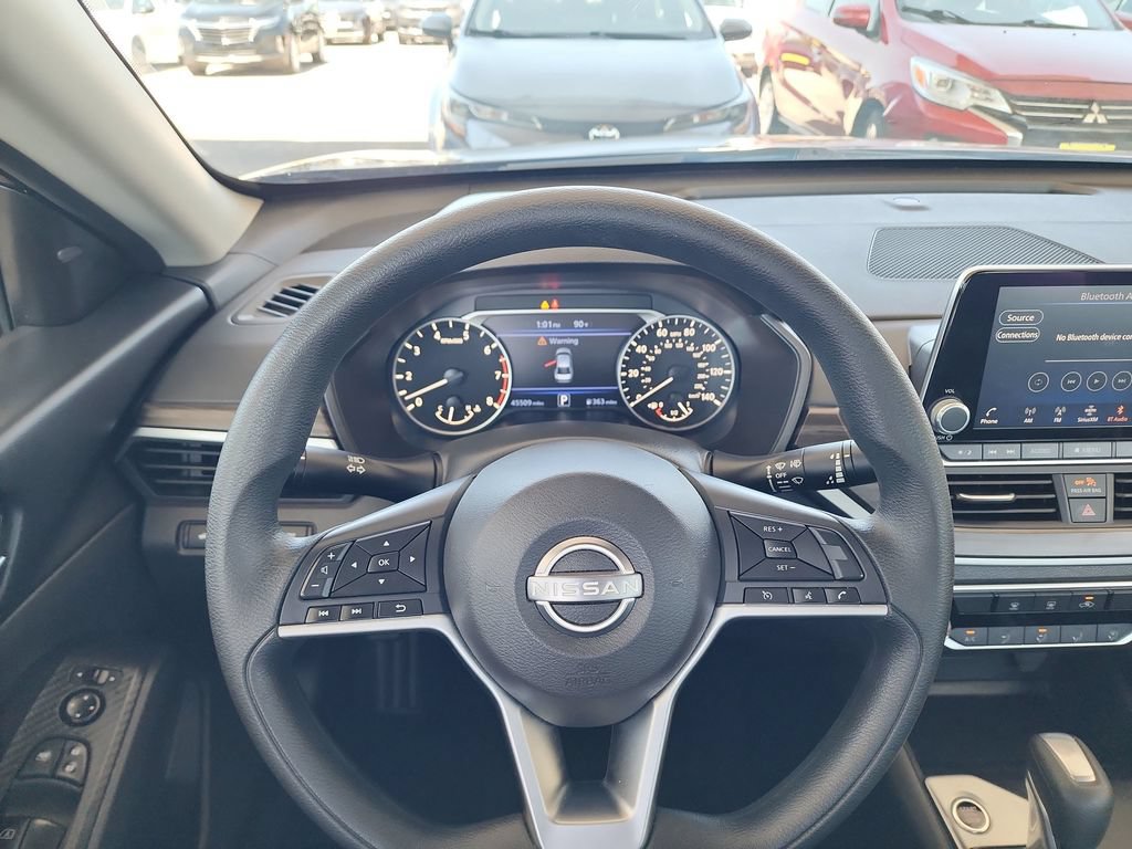 Used 2025 Nissan Altima 2.5 SV FWD image 17