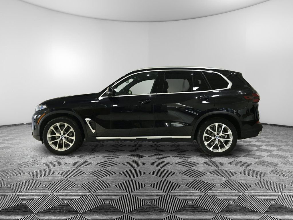 Used 2025 BMW X5 xDrive50e w/ Premium Package image 2