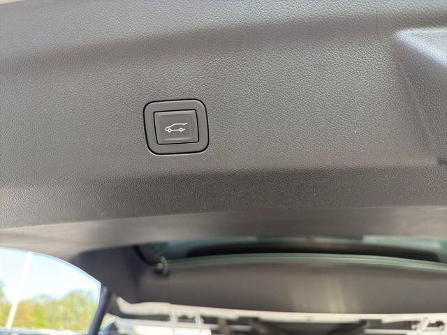Used 2025 Chevrolet Suburban High Country AWD/4WD image 15