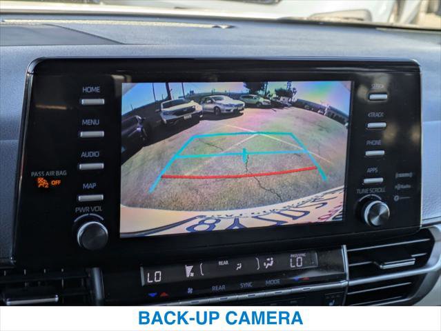 Used 2022 Toyota Sienna XLE image 18