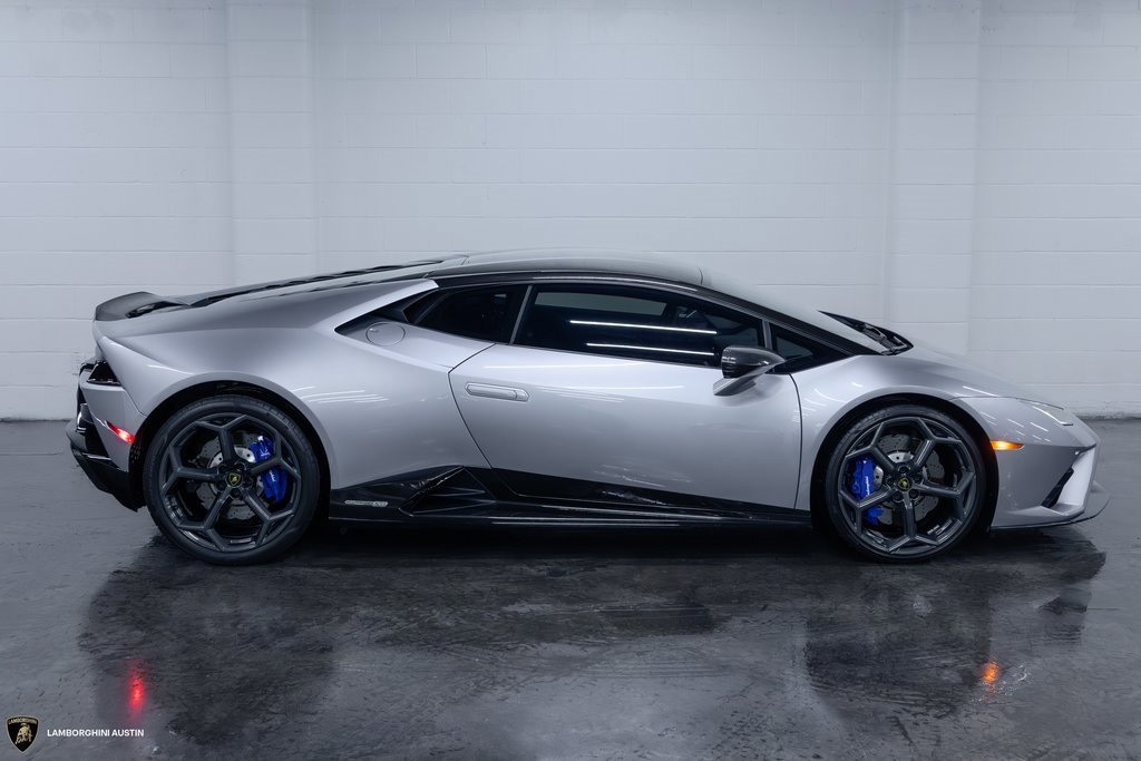 Used 2021 Lamborghini Huracan EVO image 16
