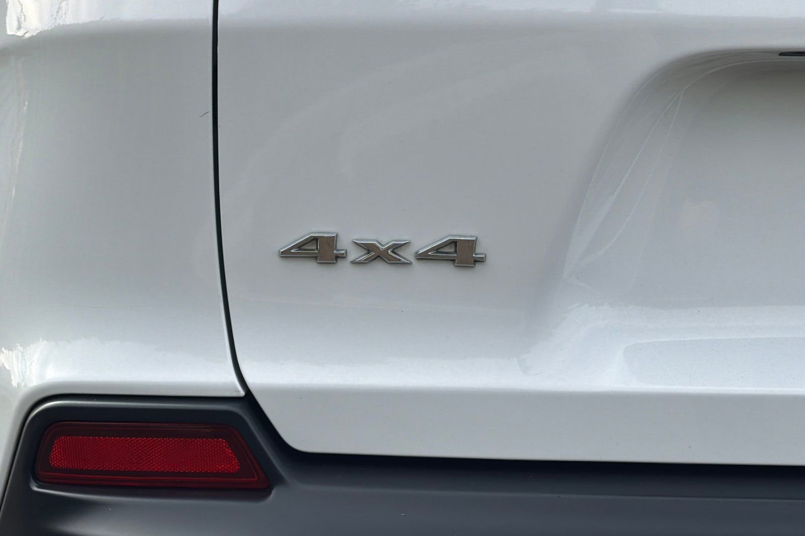 Used 2019 Jeep Cherokee Latitude Plus w/ Comfort/Convenience Group image 27