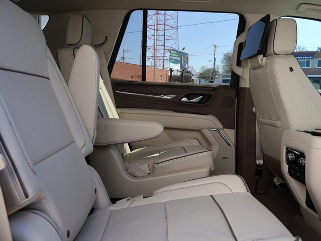 Used 2024 GMC Yukon Denali w/ Advanced Technology Package image 12