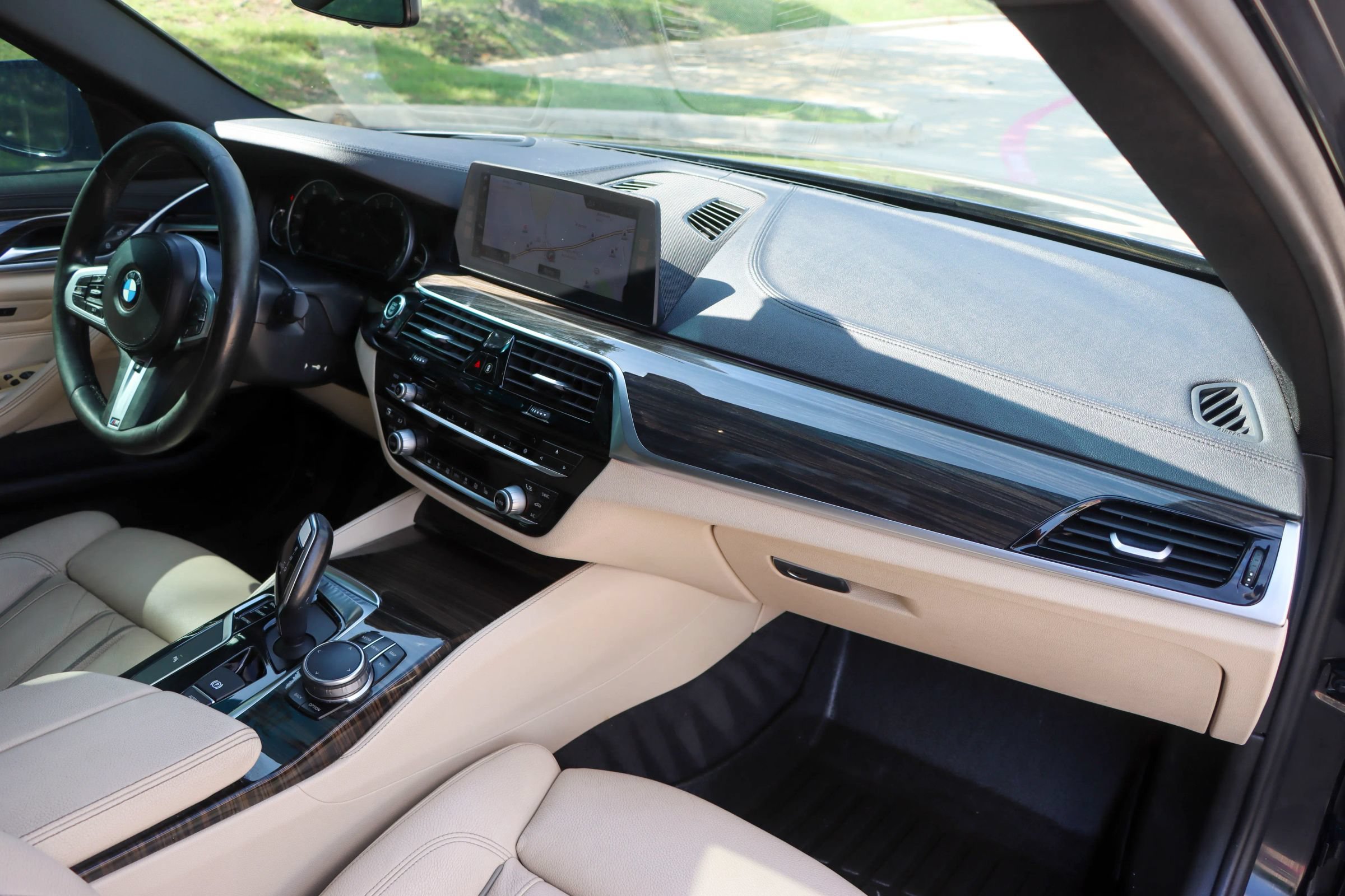 Used 2018 BMW 530i w/ M Sport Package RWD image 23