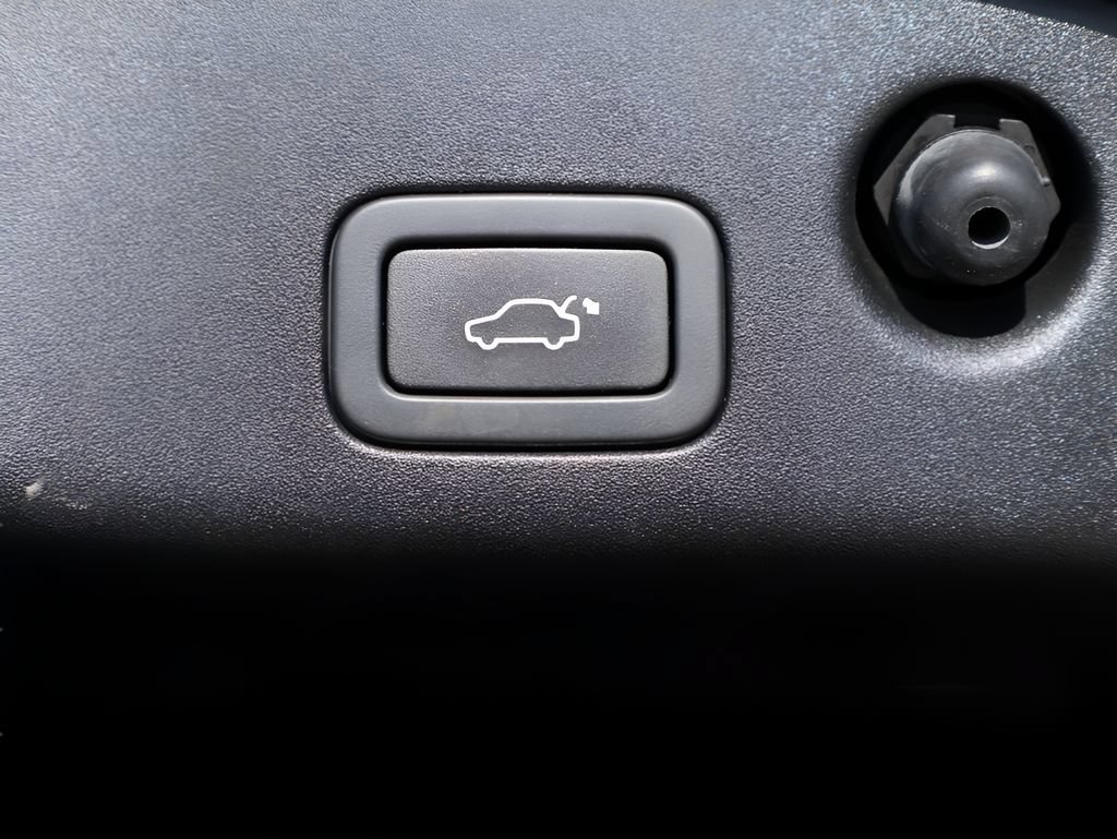 Used 2011 Jaguar XJ L RWD image 17