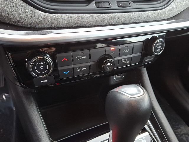 Used 2024 Jeep Compass Latitude image 16