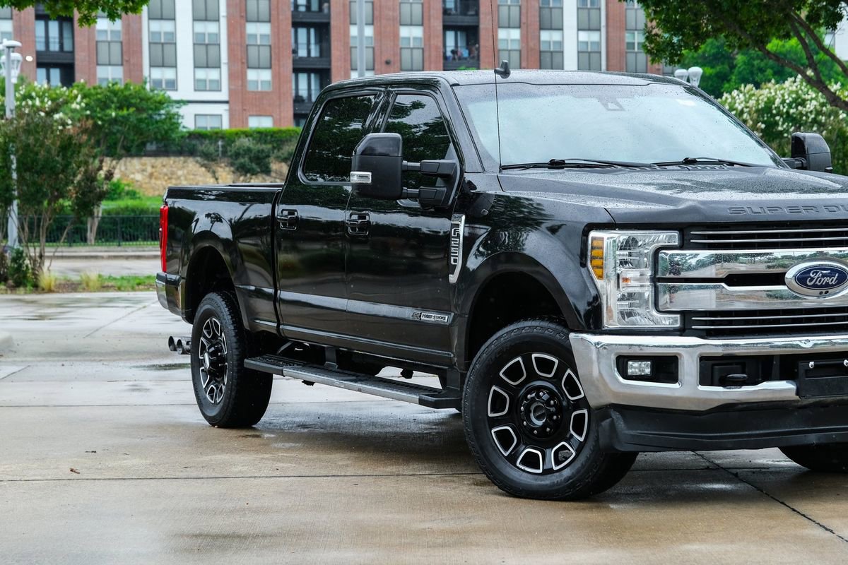 Used 2019 Ford F250 Lariat w/ Lariat Ultimate Package AWD/4WD image 2