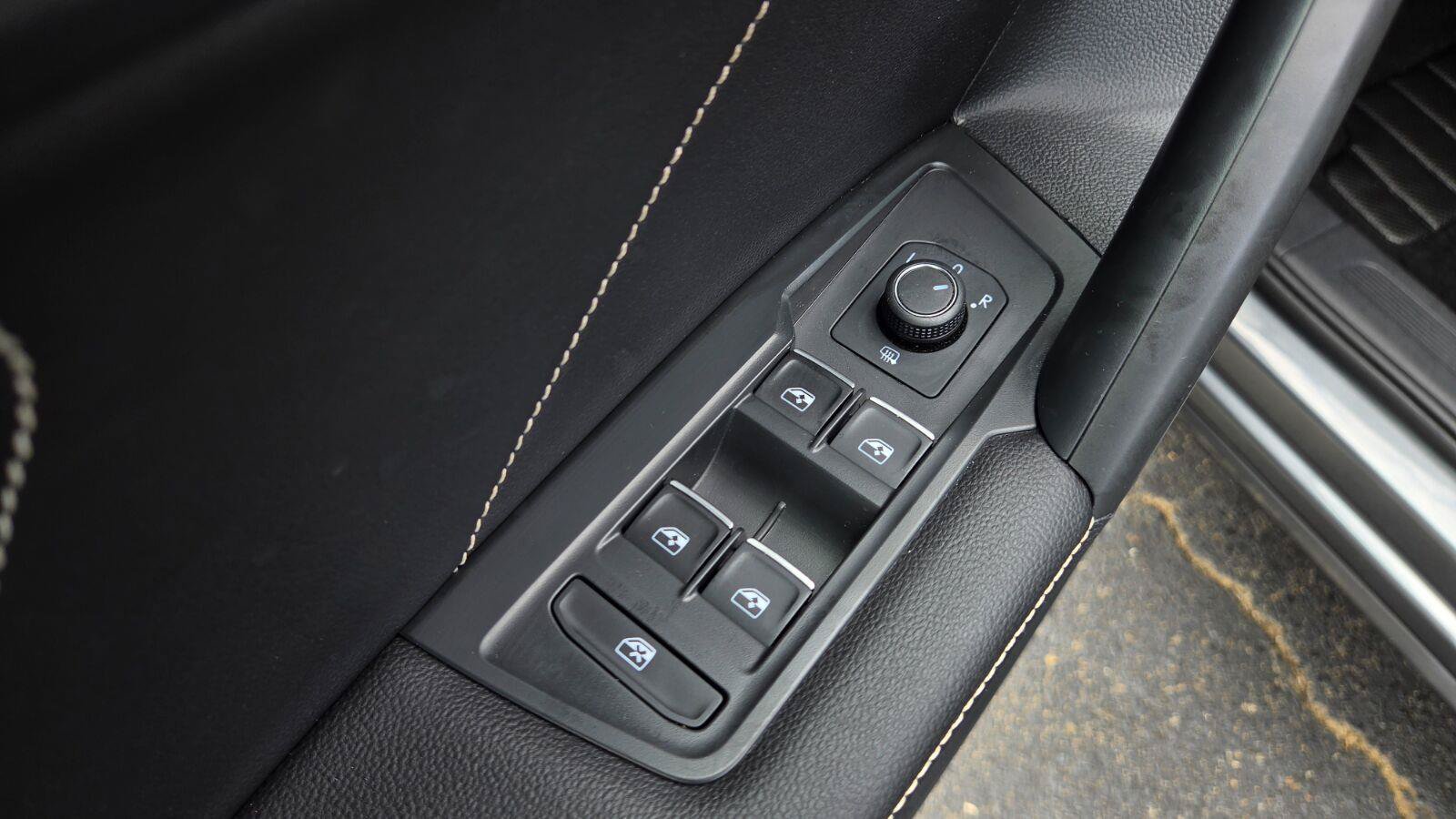 Certified 2023 Volkswagen Tiguan SE FWD image 18