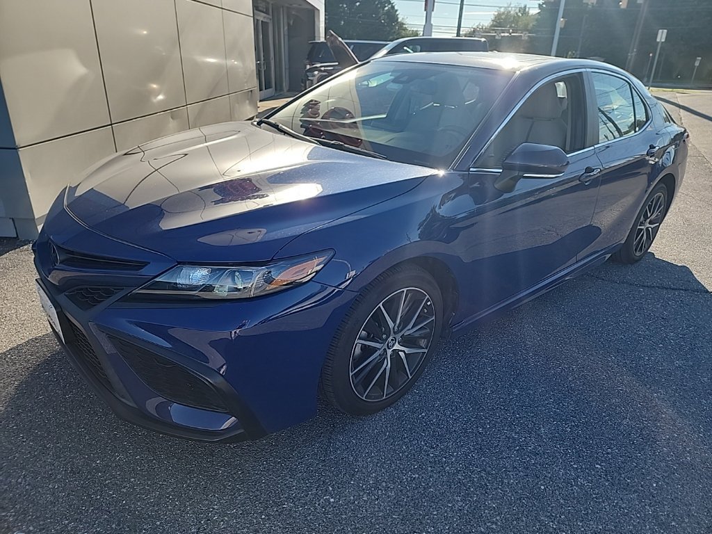 Used 2024 Toyota Camry SE w/ Cold Weather Package FWD image 2