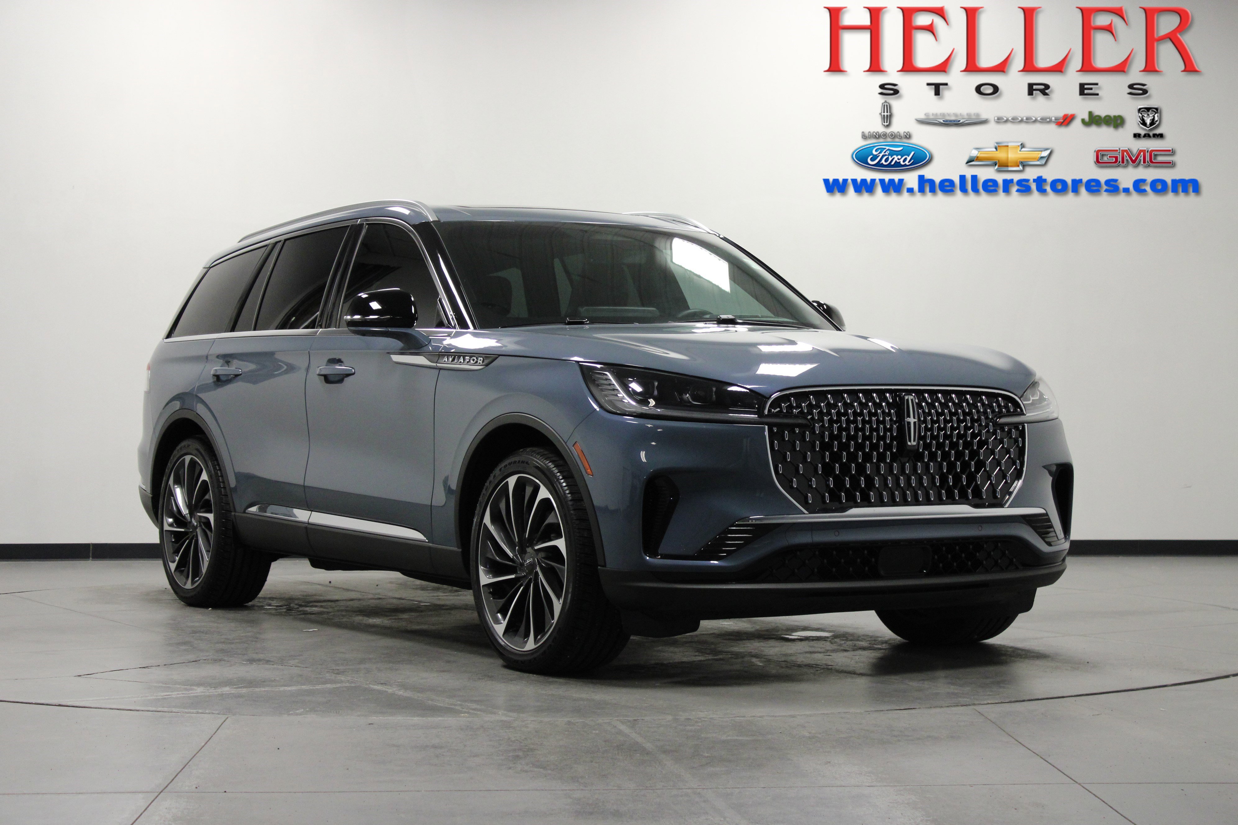 Used 2025 Lincoln Aviator Reserve w/ Luxury Package RWD image 1