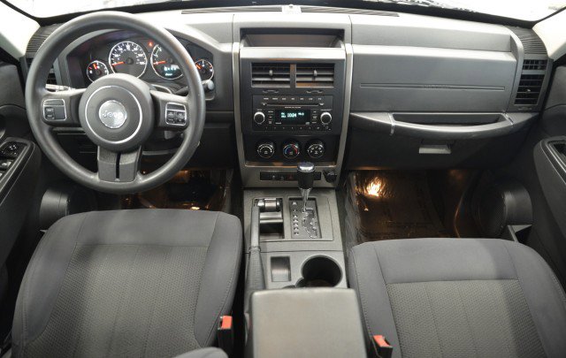 Used 2012 Jeep Liberty Sport image 18
