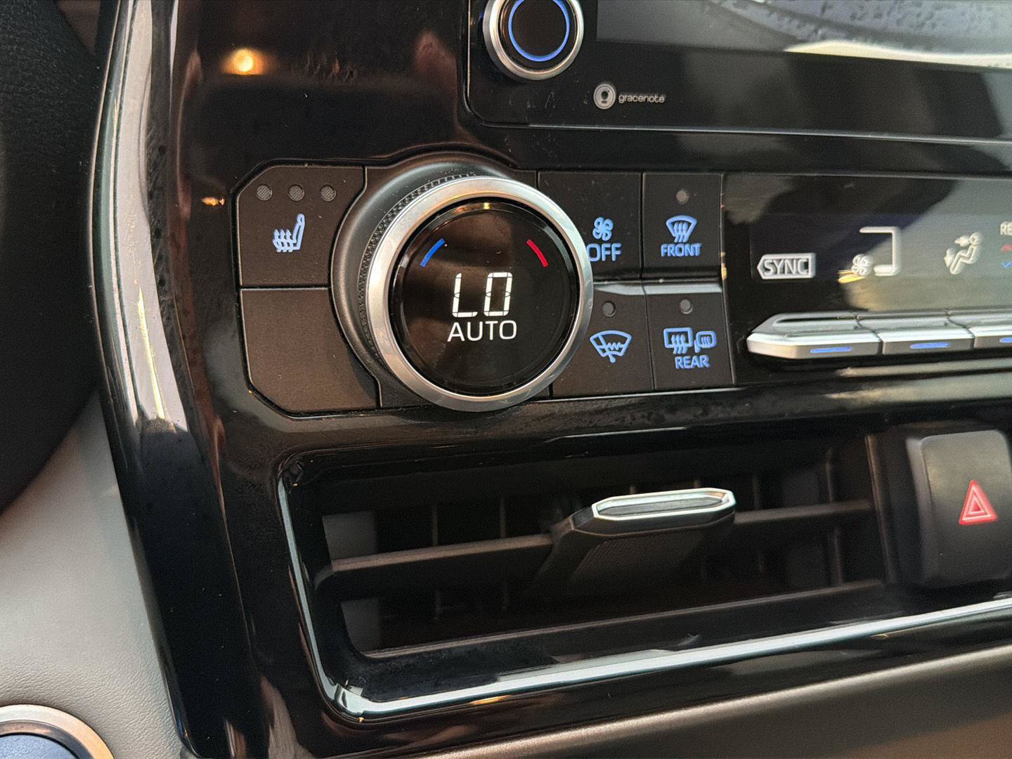 Certified 2021 Toyota Highlander XLE AWD/4WD image 27