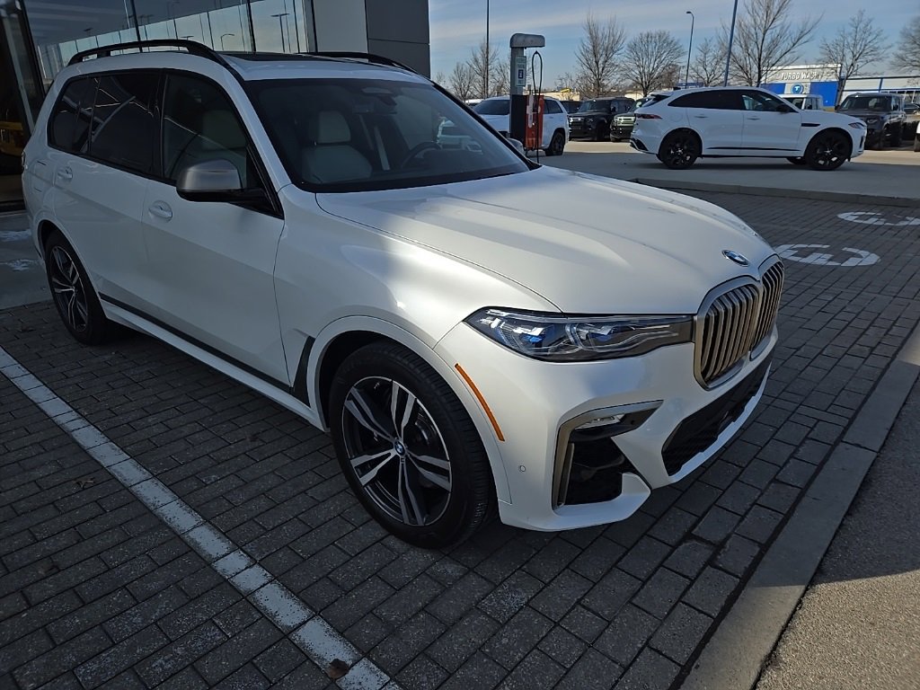 Used 2022 BMW X7 M50i image 3