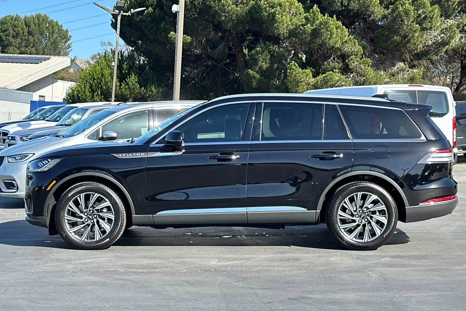 Used 2025 Lincoln Aviator AWD image 8