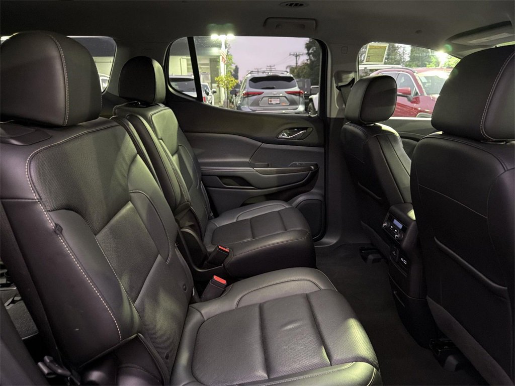 Used 2023 GMC Acadia SLT w/ Elevation Edition image 28