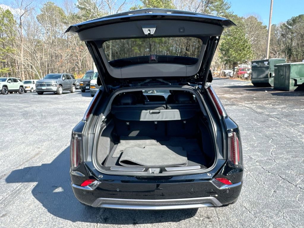 Used 2025 Cadillac Optiq Sport 2 image 33