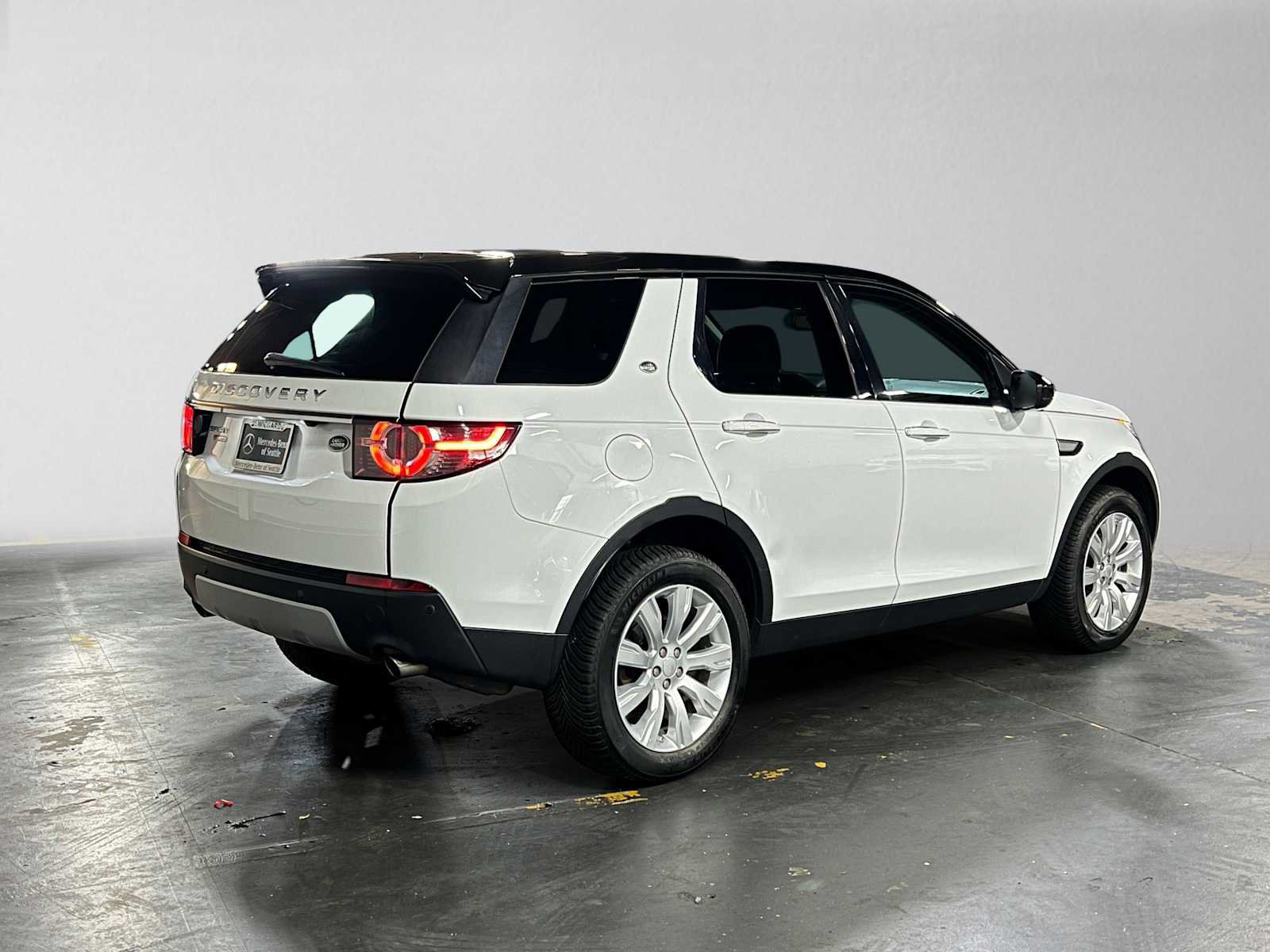 Used 2015 Land Rover Discovery Sport HSE Luxury AWD/4WD image 3