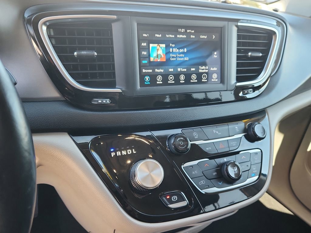 Used 2020 Chrysler Pacifica Touring-L FWD image 24