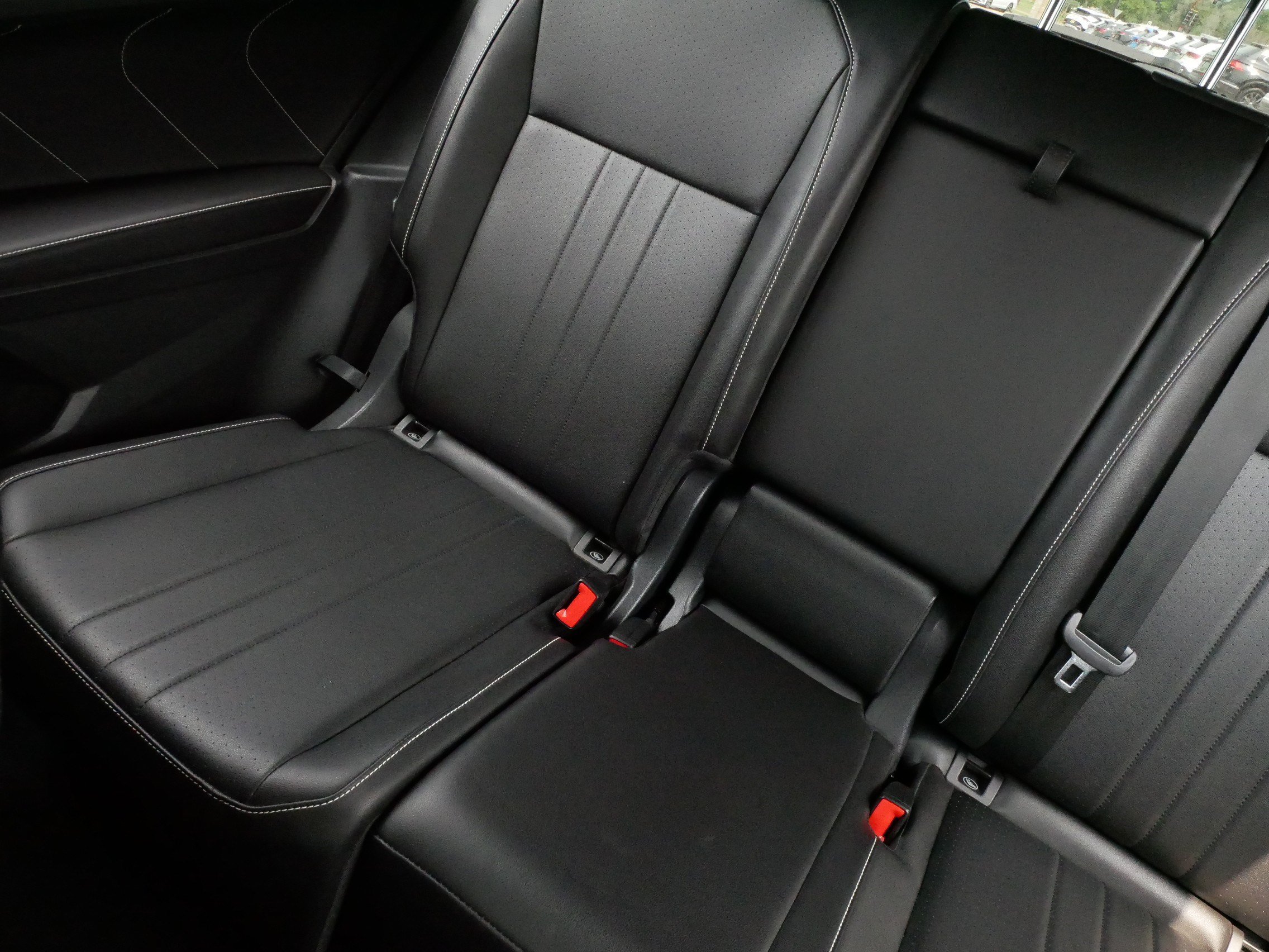 Certified 2023 Volkswagen Tiguan SE R-Line AWD/4WD image 12