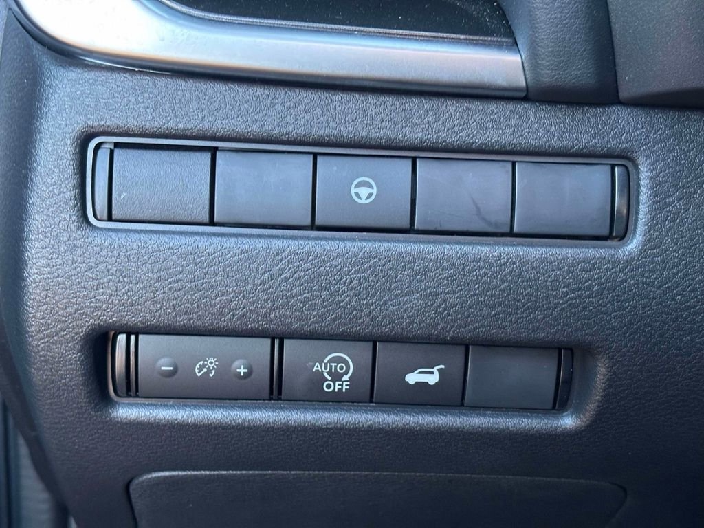 Used 2025 Nissan Rogue SV image 19