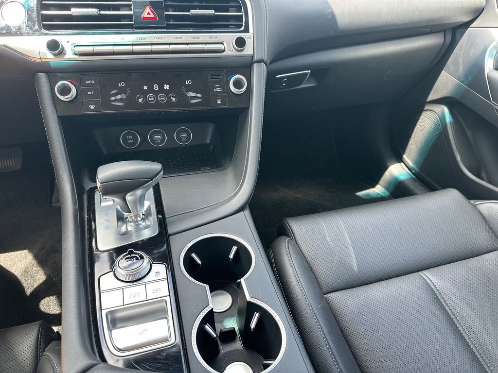 Used 2025 Genesis G70 2.5T image 31