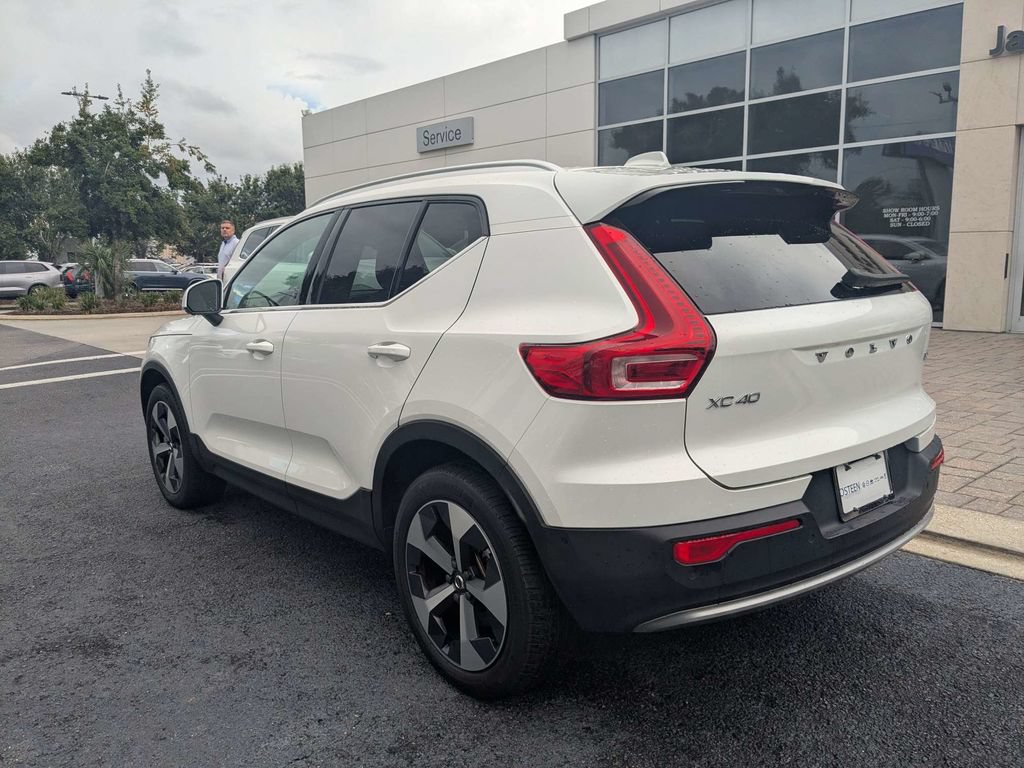 Certified 2023 Volvo XC40 B5 Plus w/ Protection Package Premier AWD/4WD image 4