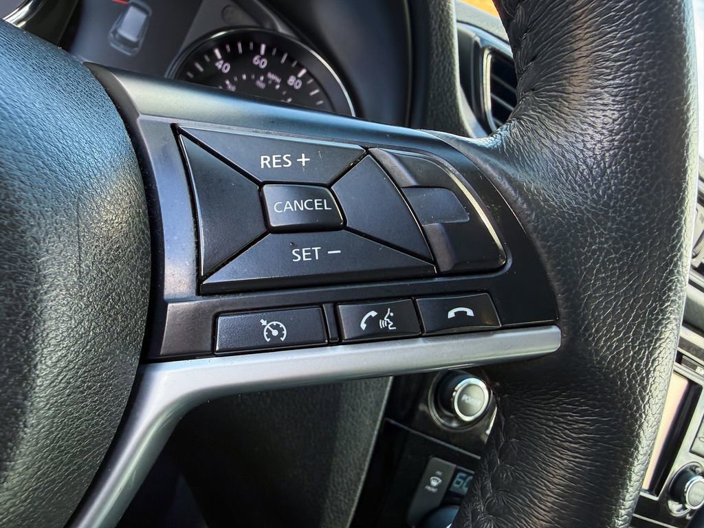Used 2017 Nissan Rogue SV w/ SV Premium Package AWD/4WD image 28
