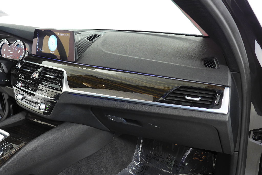 Used 2018 BMW 530e w/ Premium Package 2 RWD image 14