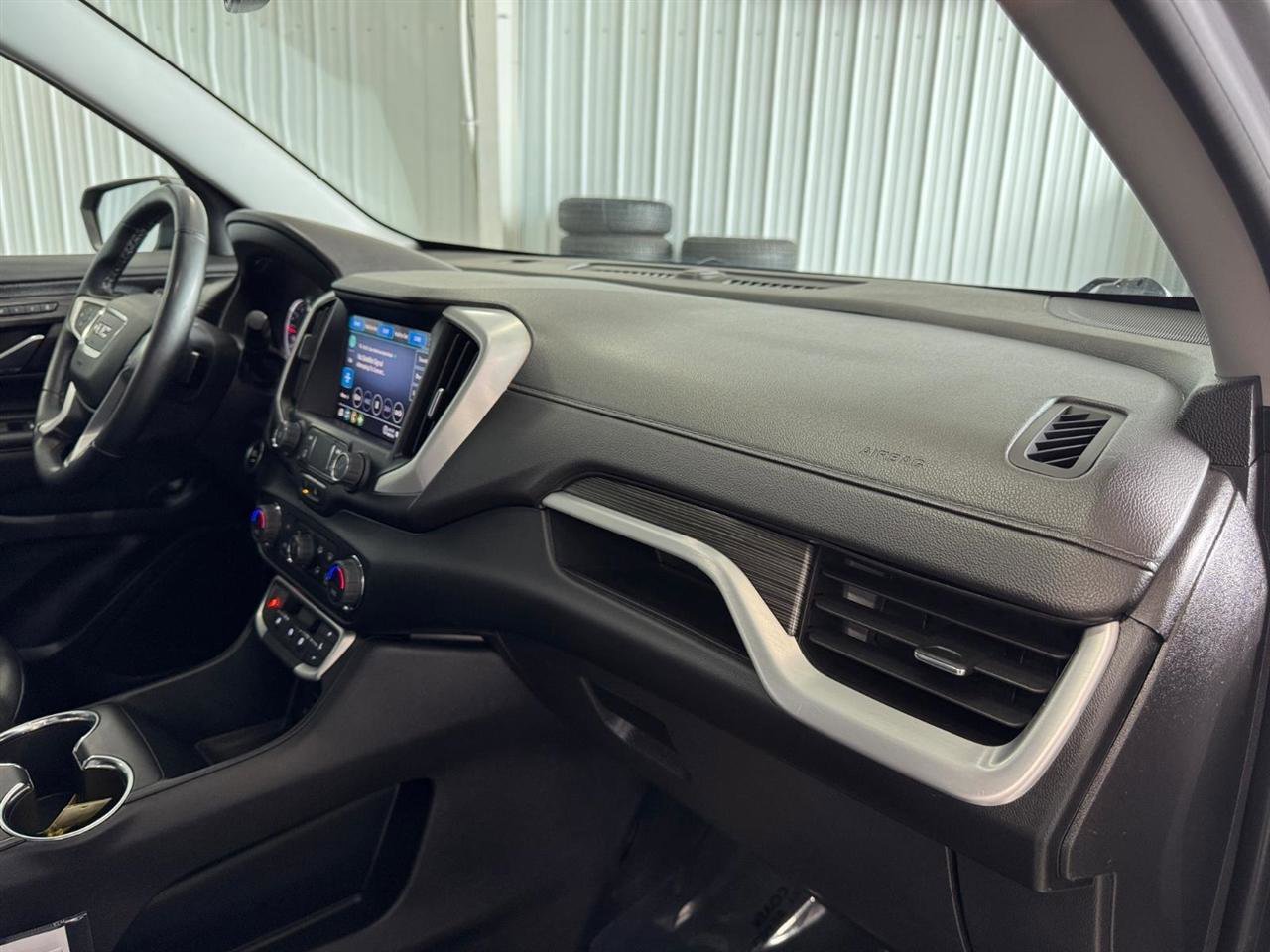 Used 2024 GMC Terrain SLT AWD/4WD image 28