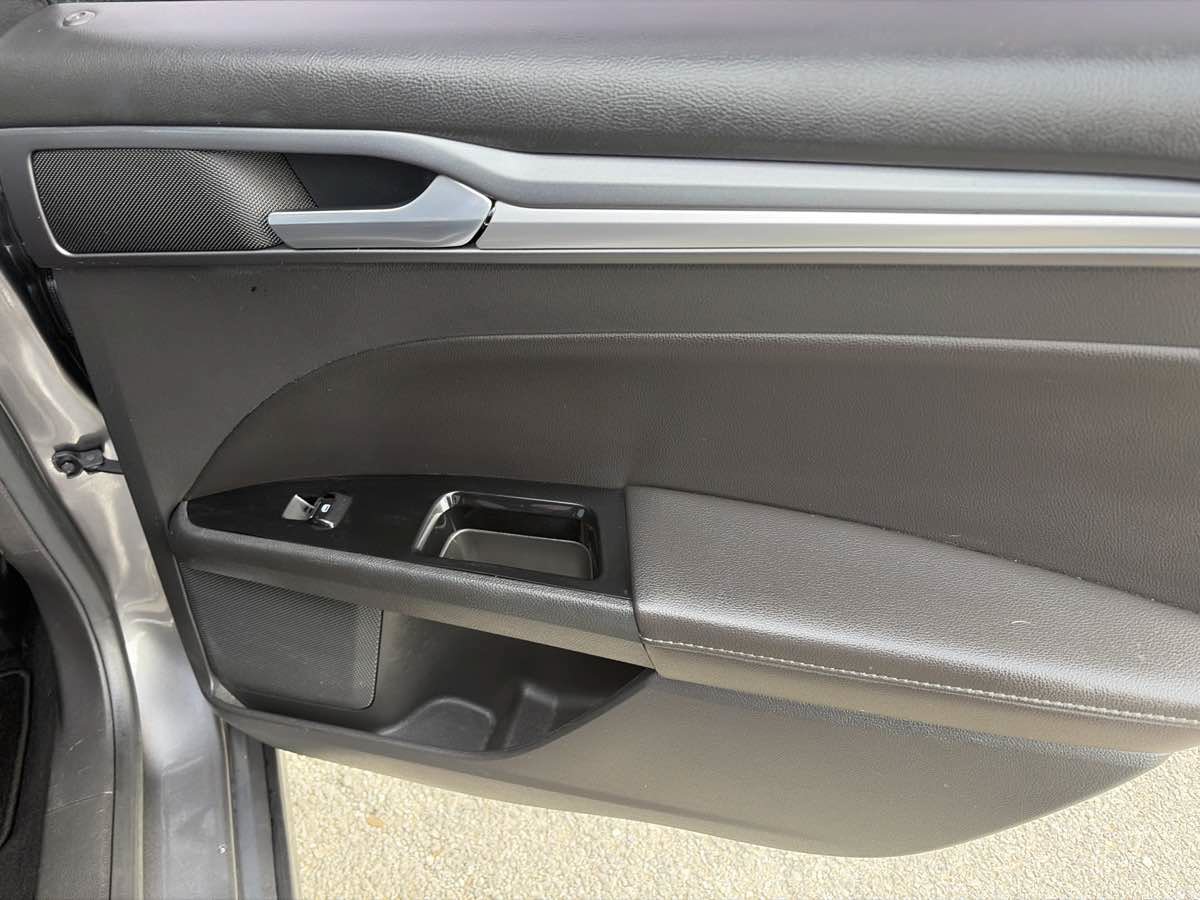 Used 2013 Ford Fusion Titanium FWD image 20