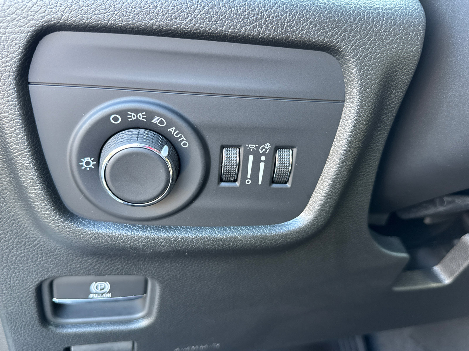 New 2025 Jeep Grand Cherokee Altitude AWD/4WD image 15