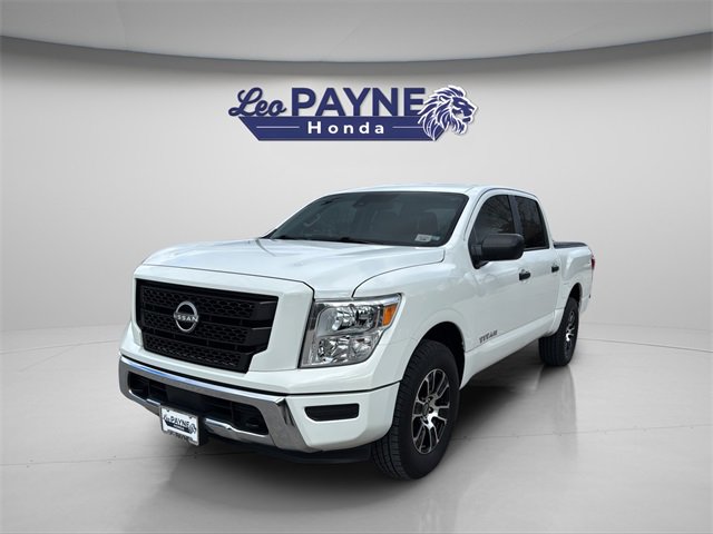 Used 2023 Nissan Titan SV image 2