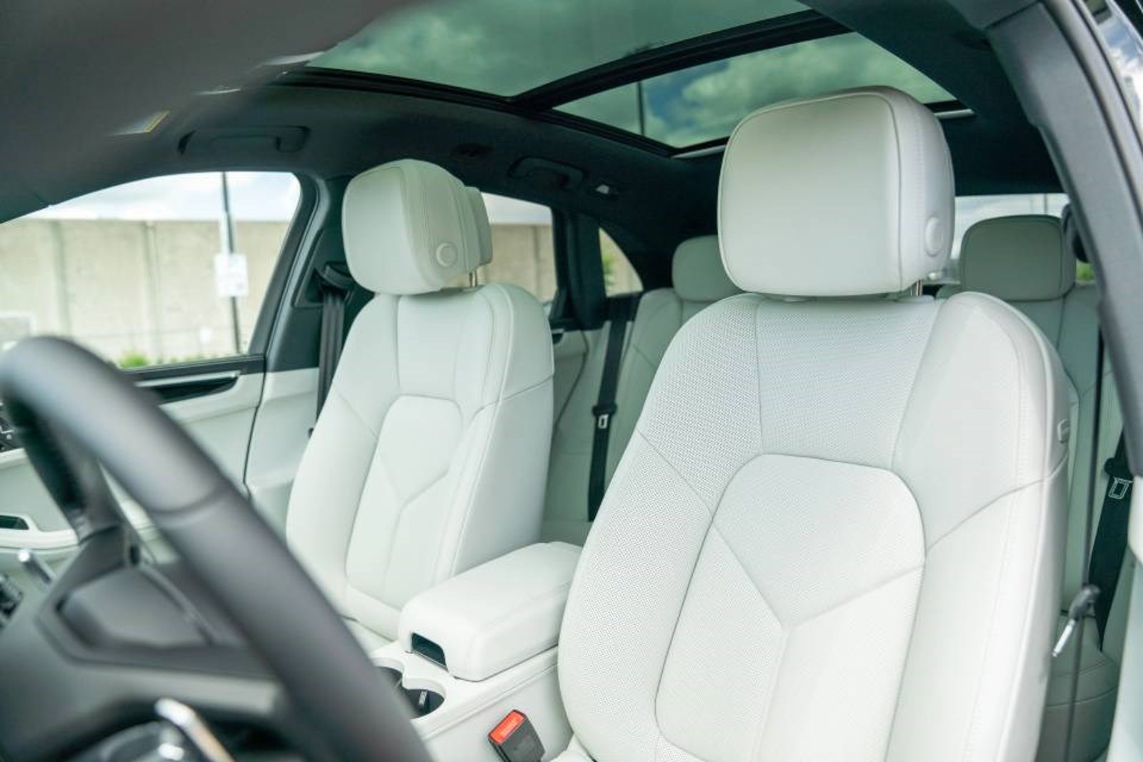 New 2026 Porsche Macan AWD/4WD image 5